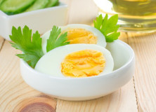 Colesterolo: negli USA stop ai messaggi che limitano uova, gamberetti ecc. La quota presente nel cibo è poco importante